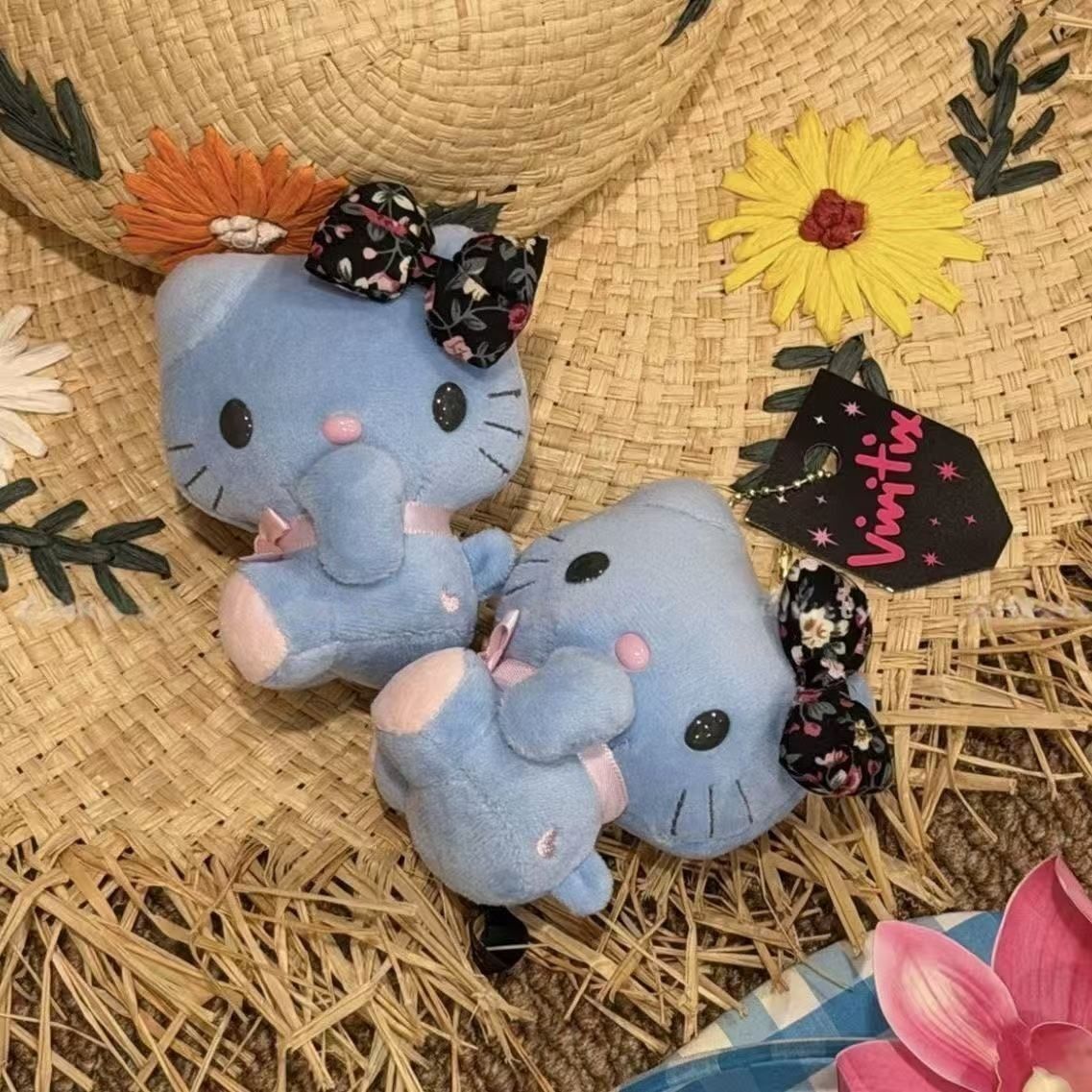 Blaue Hello Kitty Plüschfigur  – Good Floral & Wedding Decor Supply Photos Bewertung und Preis