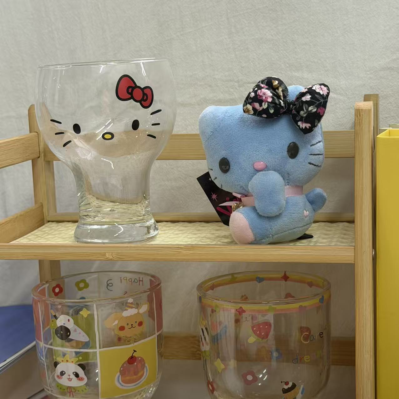Blaue Hello Kitty Plüschfigur  – Good Floral & Wedding Decor Supply Photos Bewertung und Preis